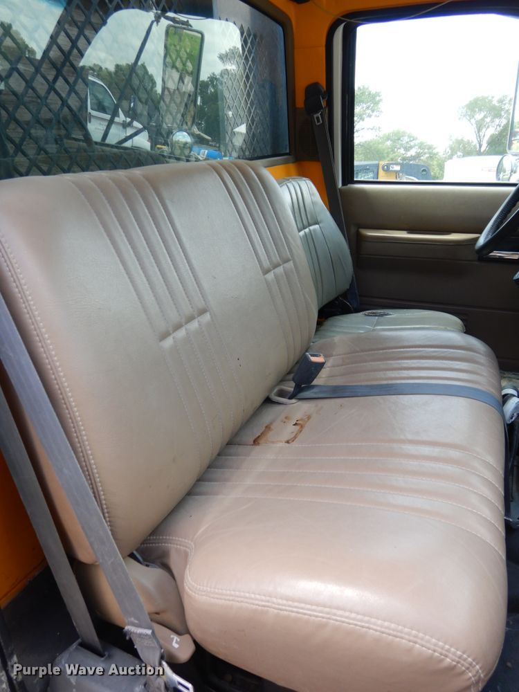 image for item DH6529 1996 GMC TopKick  flatbed truck