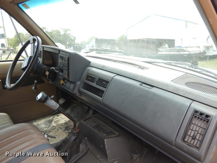 image for item DH6529 1996 GMC TopKick  flatbed truck