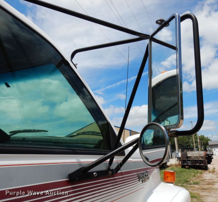 image for item DH6529 1996 GMC TopKick  flatbed truck