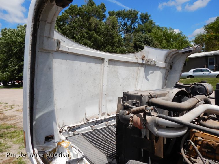 image for item DH6529 1996 GMC TopKick  flatbed truck