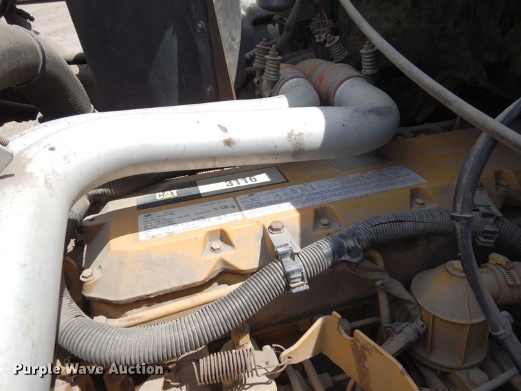 image for item DH6529 1996 GMC TopKick  flatbed truck