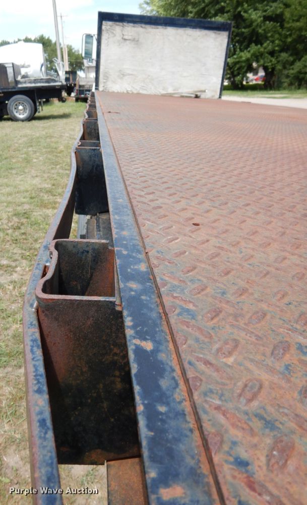 image for item DH6529 1996 GMC TopKick  flatbed truck