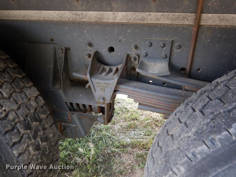 image for item DH6529 1996 GMC TopKick  flatbed truck