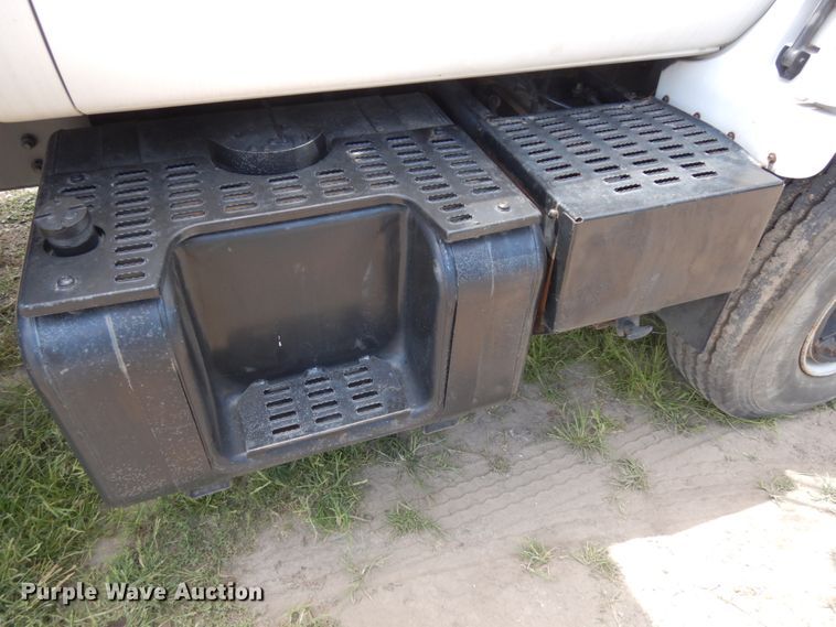 image for item DH6529 1996 GMC TopKick  flatbed truck