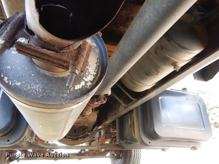 image for item DH6529 1996 GMC TopKick  flatbed truck