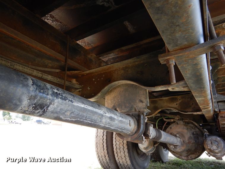 image for item DH6529 1996 GMC TopKick  flatbed truck