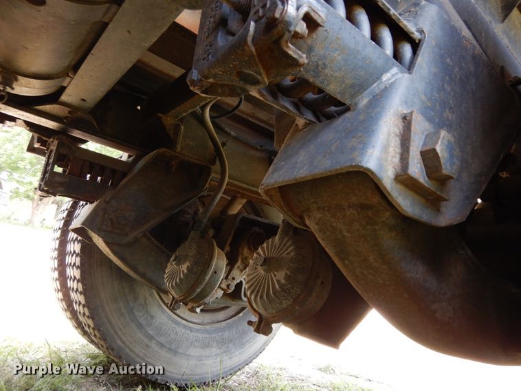 image for item DH6529 1996 GMC TopKick  flatbed truck