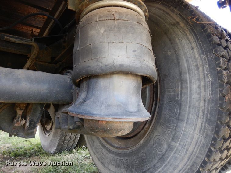 image for item DH6529 1996 GMC TopKick  flatbed truck