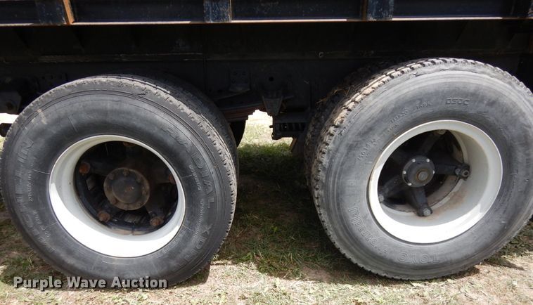 image for item DH6529 1996 GMC TopKick  flatbed truck