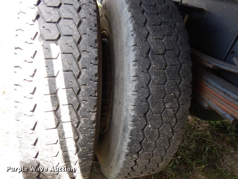 image for item DH6529 1996 GMC TopKick  flatbed truck