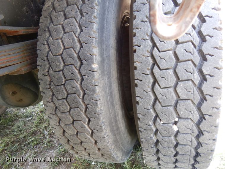 image for item DH6529 1996 GMC TopKick  flatbed truck