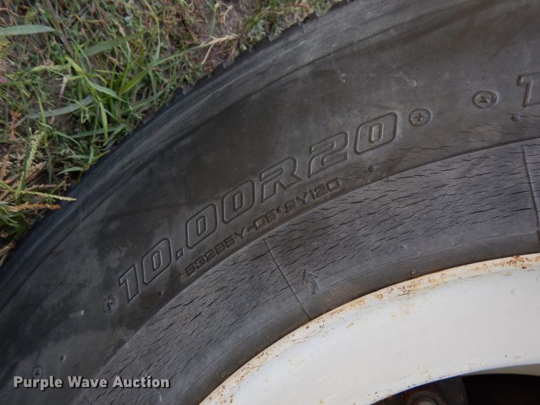 image for item DH6529 1996 GMC TopKick  flatbed truck