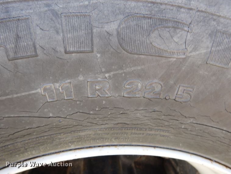 image for item DH6529 1996 GMC TopKick  flatbed truck