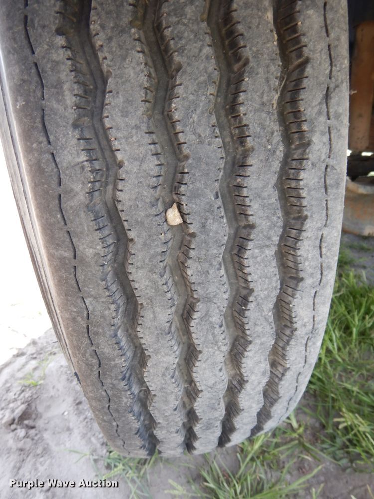 image for item DH6529 1996 GMC TopKick  flatbed truck