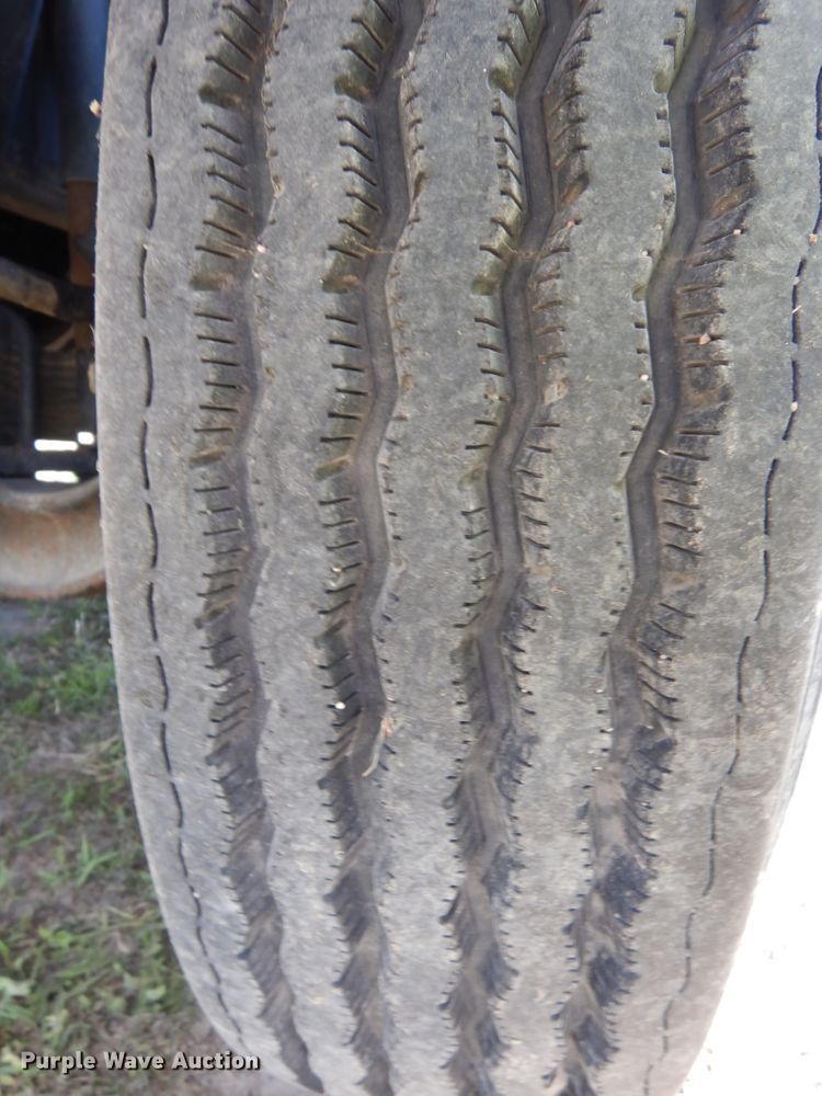 image for item DH6529 1996 GMC TopKick  flatbed truck