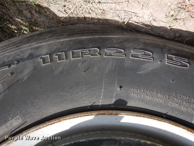 image for item DH6529 1996 GMC TopKick  flatbed truck