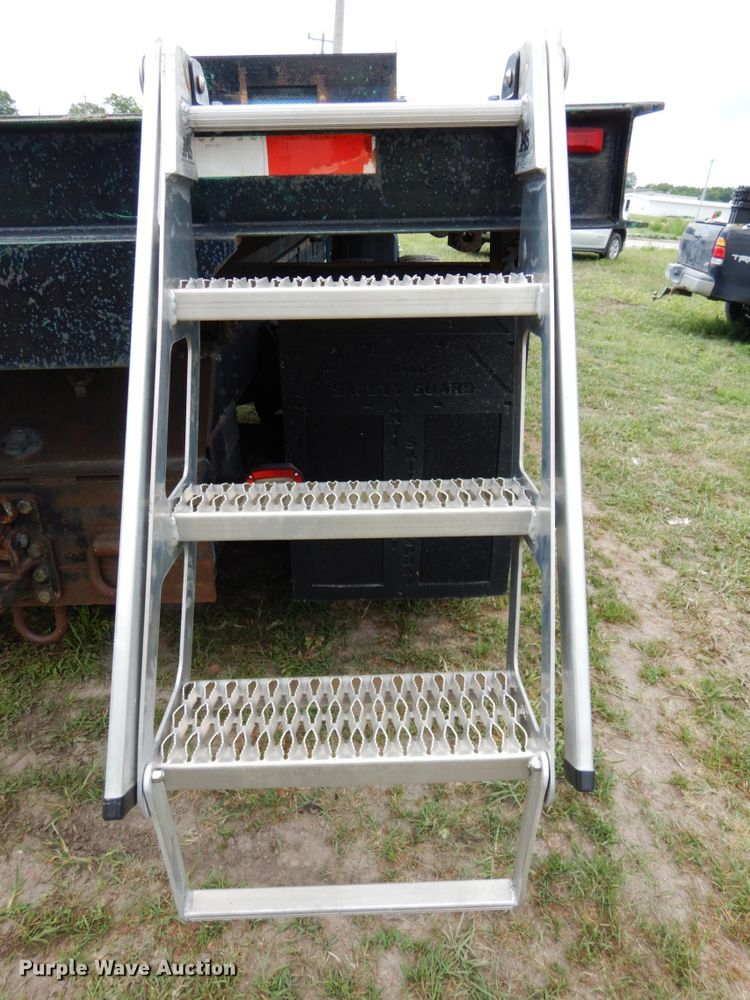 image for item DH6530 2000 GMC C8500  flat dump bed truck