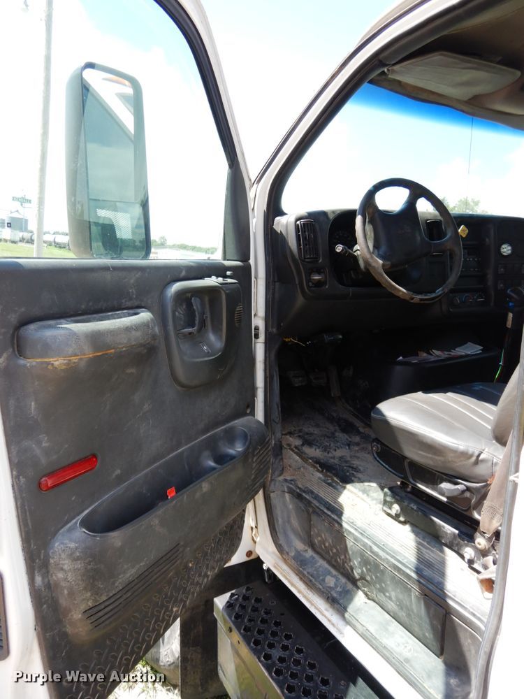 image for item DH6531 2006 GMC C8500  flatbed truck