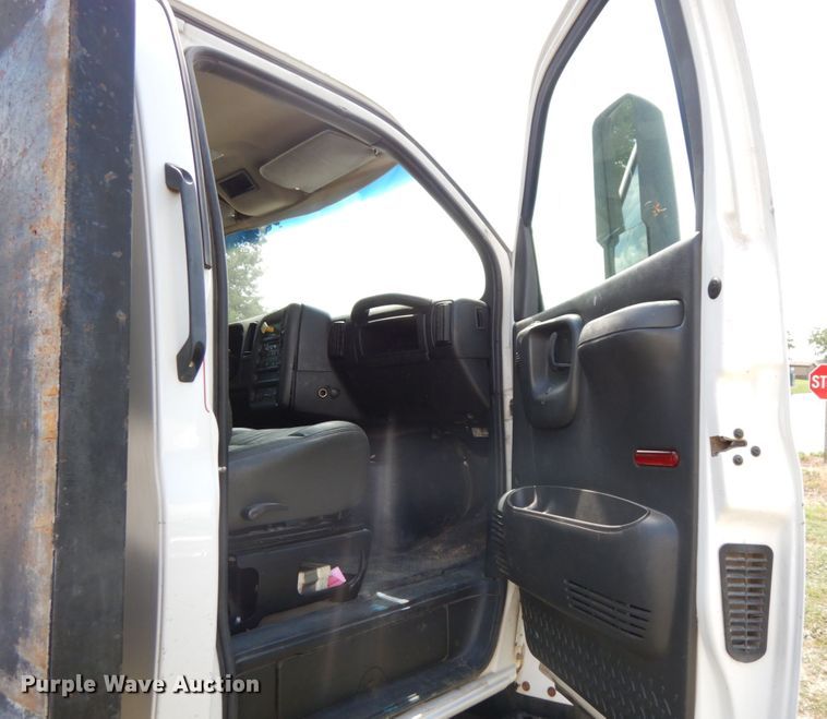 image for item DH6531 2006 GMC C8500  flatbed truck