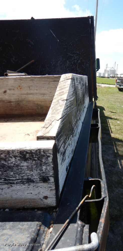 image for item DH6531 2006 GMC C8500  flatbed truck