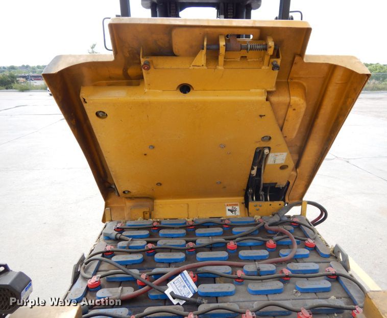 image for item DH6542 Yale ERC050GHN48TE084  forklift