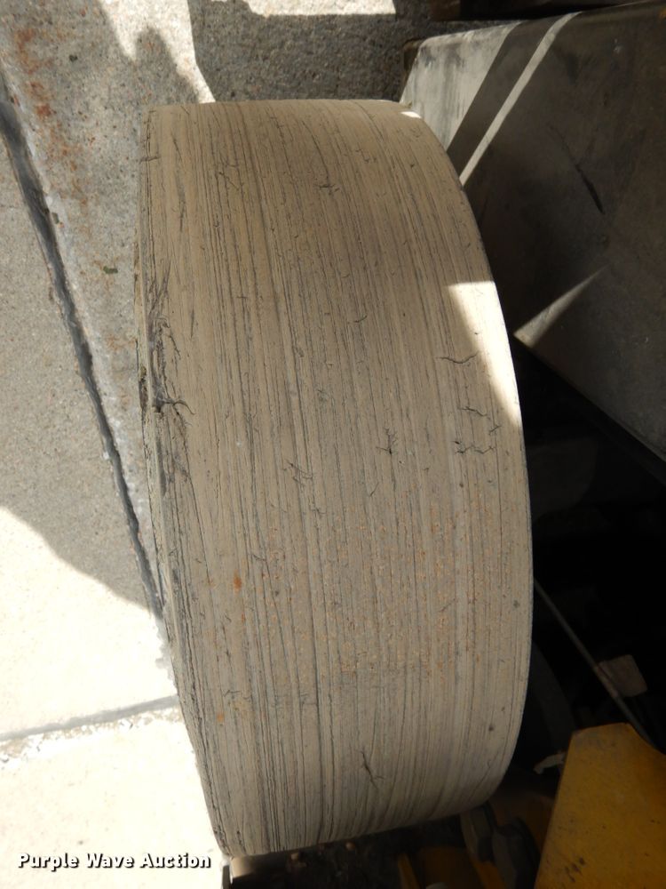 image for item DH6542 Yale ERC050GHN48TE084  forklift