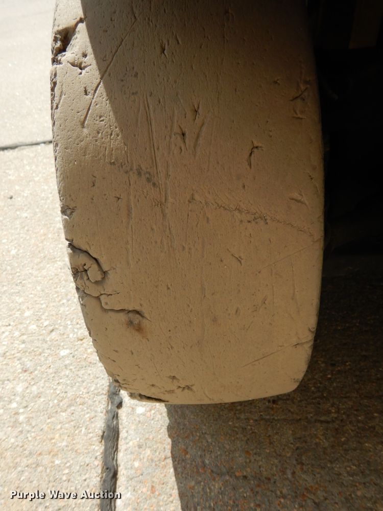 image for item DH6542 Yale ERC050GHN48TE084  forklift