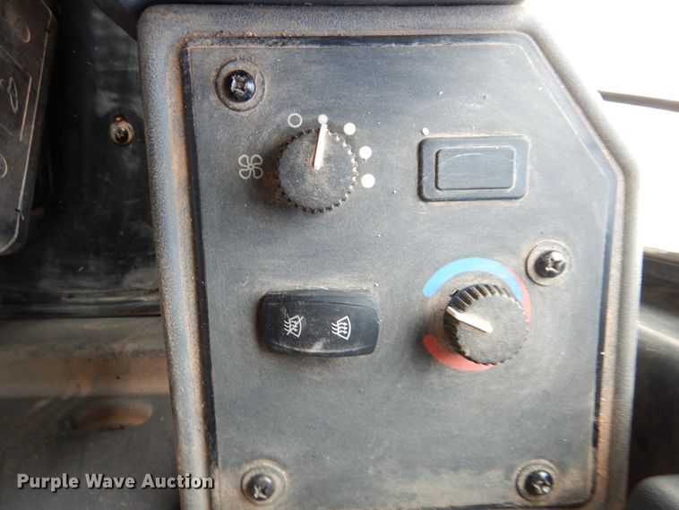 image for item DI0269 2013 John Deere 672G  motor grader