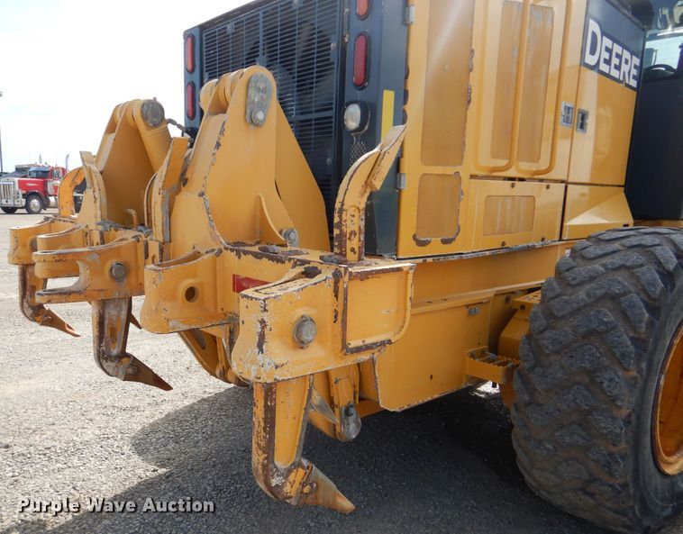 image for item DI0269 2013 John Deere 672G  motor grader