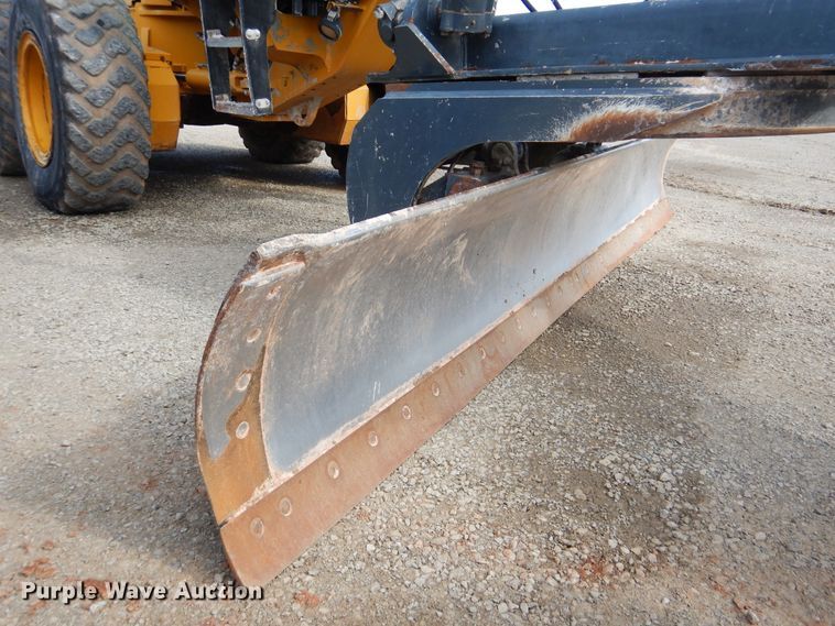 image for item DI0269 2013 John Deere 672G  motor grader