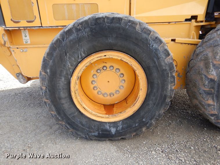 image for item DI0269 2013 John Deere 672G  motor grader