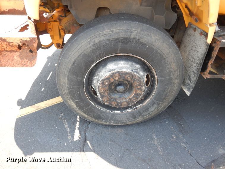 image for item DJ4279 1991 GMC TopKick SL  digger derrick truck