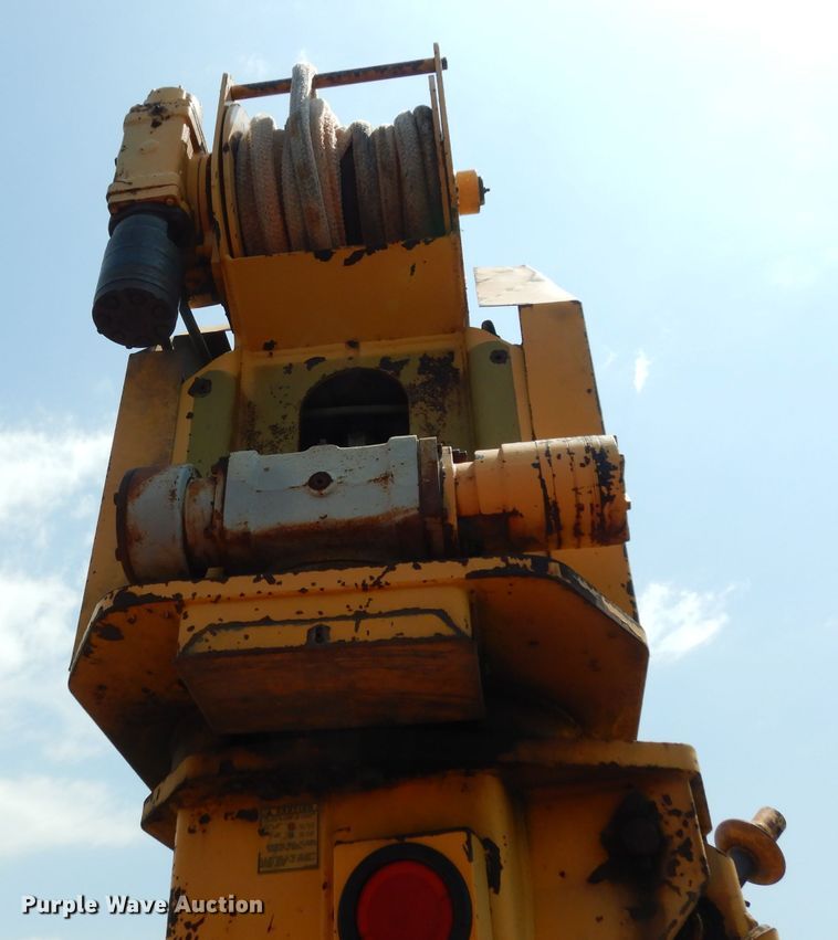 image for item DJ4279 1991 GMC TopKick SL  digger derrick truck