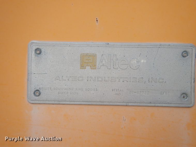 image for item DJ4279 1991 GMC TopKick SL  digger derrick truck