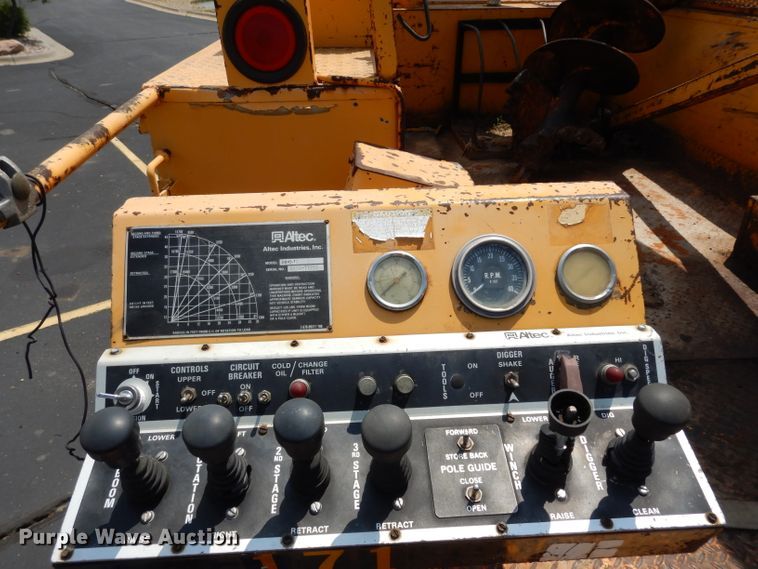 image for item DJ4279 1991 GMC TopKick SL  digger derrick truck