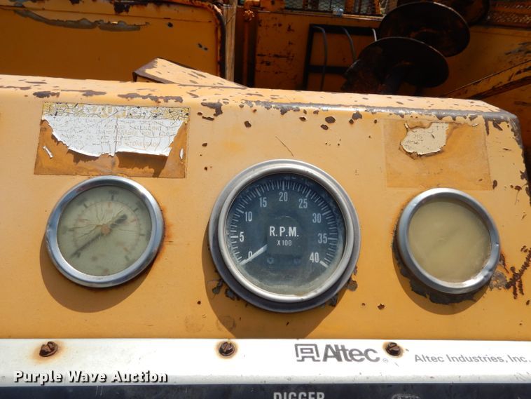 image for item DJ4279 1991 GMC TopKick SL  digger derrick truck