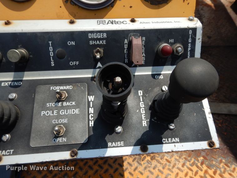 image for item DJ4279 1991 GMC TopKick SL  digger derrick truck