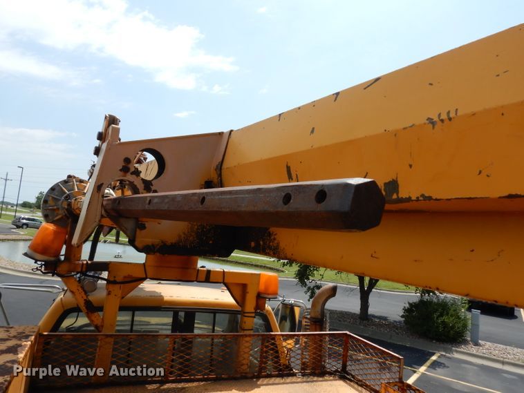 image for item DJ4279 1991 GMC TopKick SL  digger derrick truck