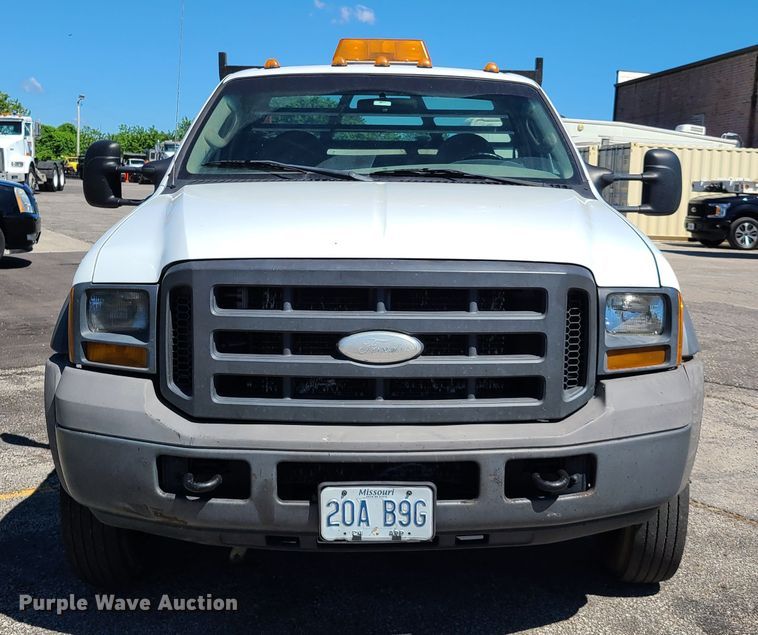 image for item EL9890 2005 Ford F450 Super Duty  flatbed truck
