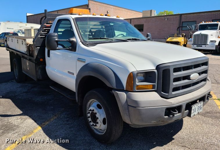 image for item EL9890 2005 Ford F450 Super Duty  flatbed truck