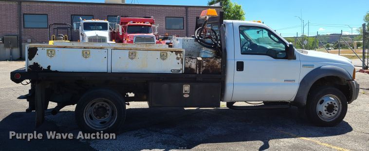 image for item EL9890 2005 Ford F450 Super Duty  flatbed truck