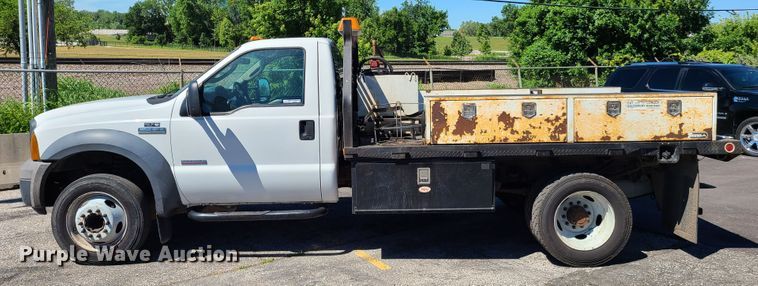 image for item EL9890 2005 Ford F450 Super Duty  flatbed truck