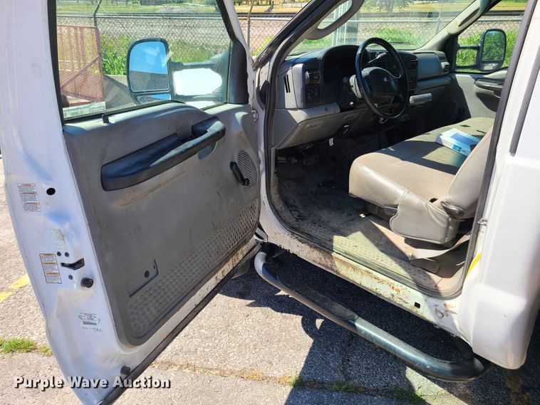 image for item EL9890 2005 Ford F450 Super Duty  flatbed truck