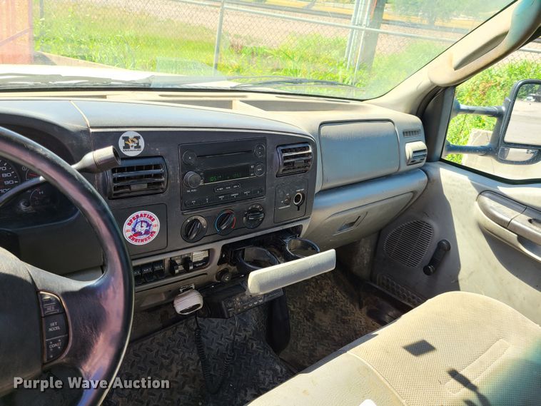 image for item EL9890 2005 Ford F450 Super Duty  flatbed truck