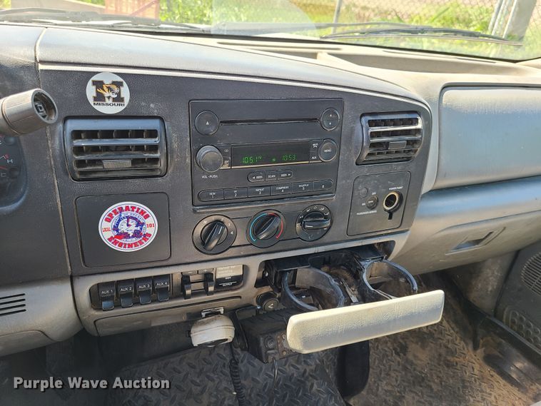image for item EL9890 2005 Ford F450 Super Duty  flatbed truck