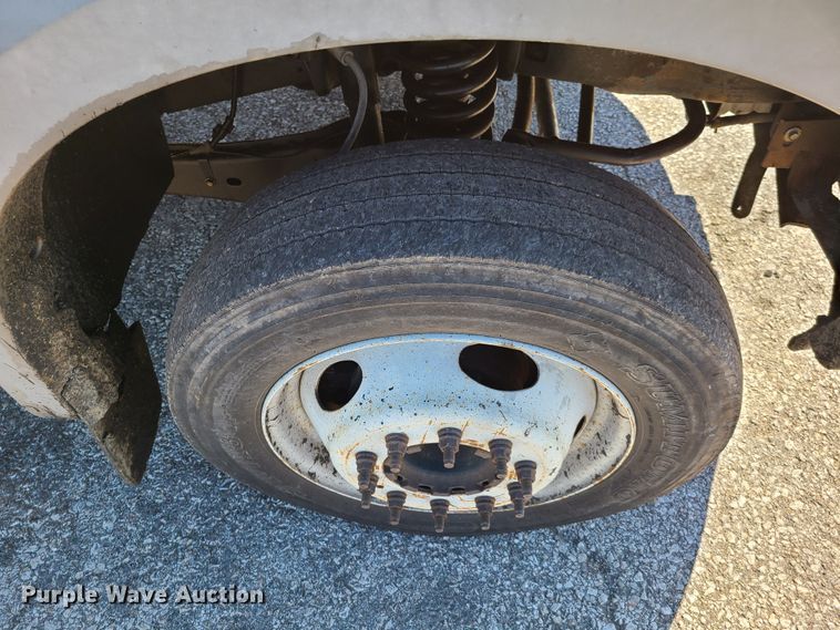 image for item EL9890 2005 Ford F450 Super Duty  flatbed truck