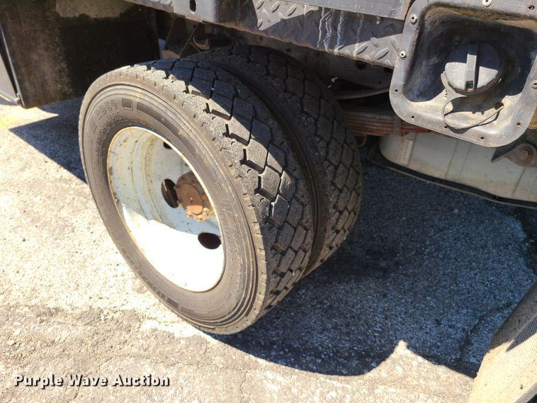 image for item EL9890 2005 Ford F450 Super Duty  flatbed truck