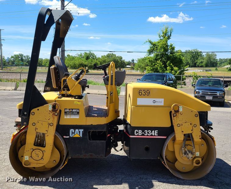 image for item EL9891 2006 Caterpillar CB-334E  vibratory double drum roller