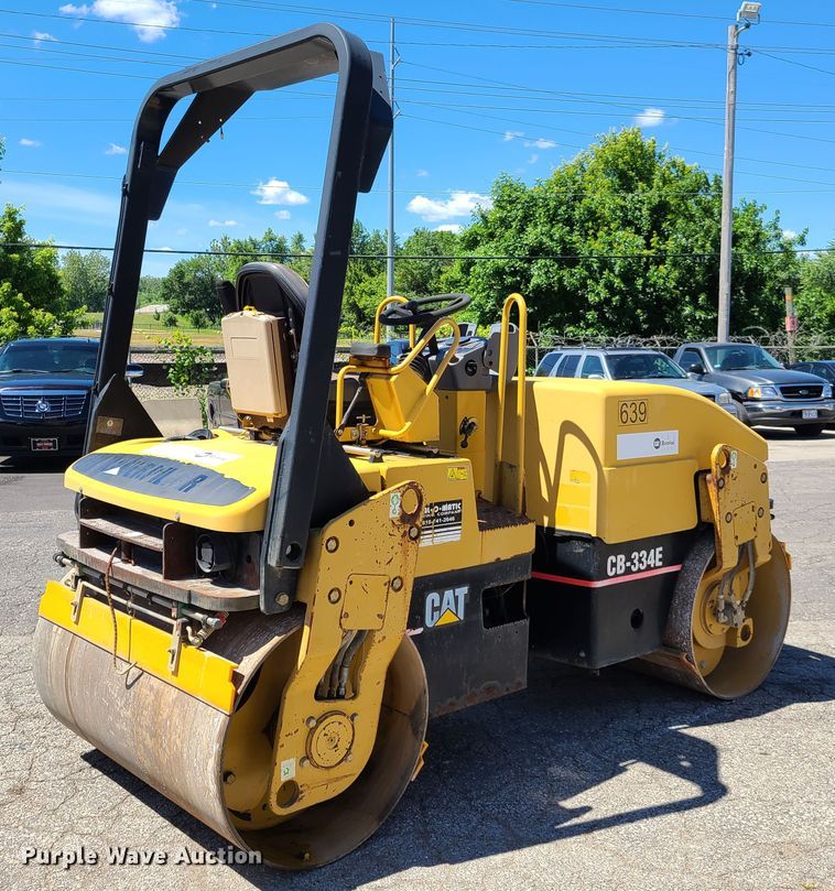 image for item EL9891 2006 Caterpillar CB-334E  vibratory double drum roller
