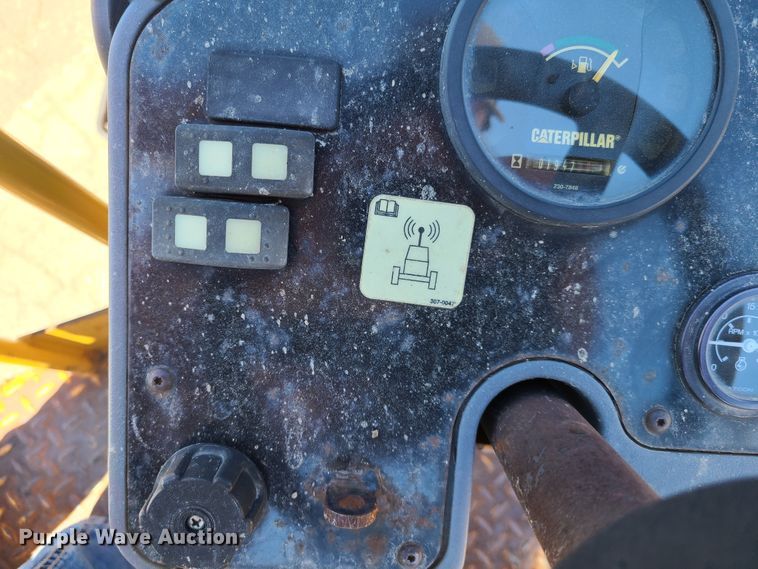 image for item EL9891 2006 Caterpillar CB-334E  vibratory double drum roller